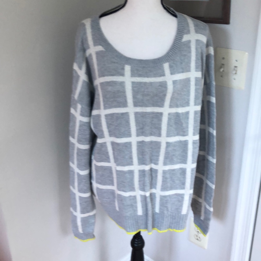 Women’s  gray white striped Long sleeve sweater.